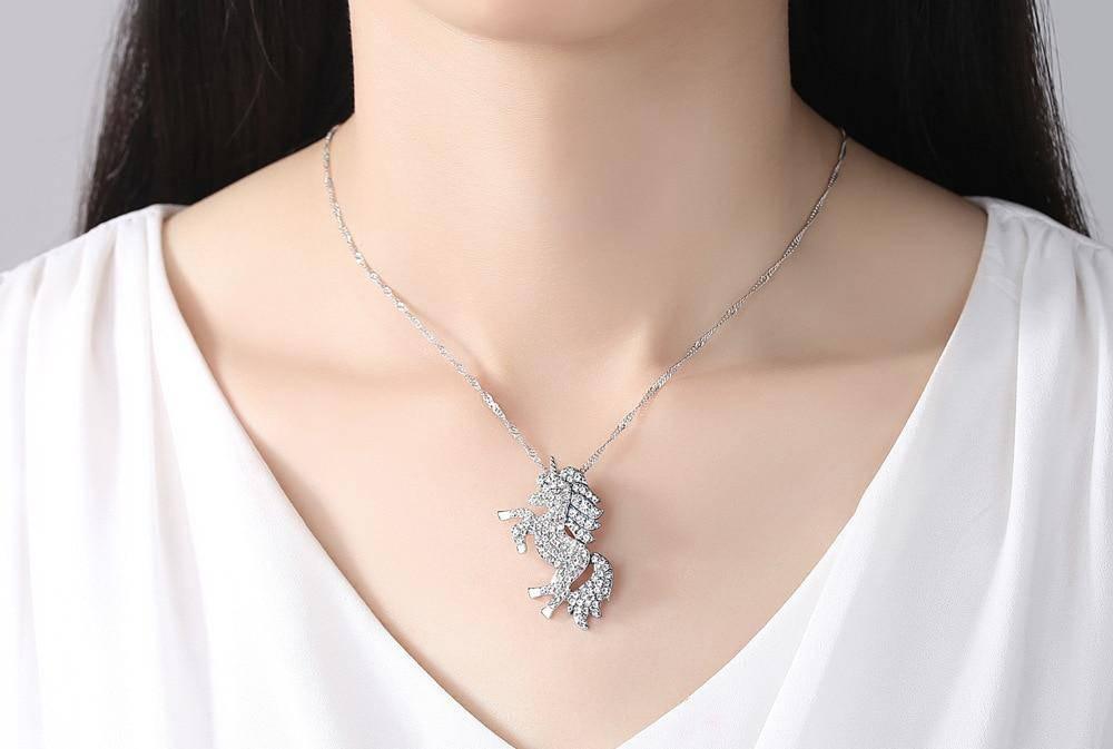 pendentif licorne en pierre - Une Licorne