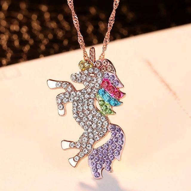 pendentif licorne en pierre - Une Licorne