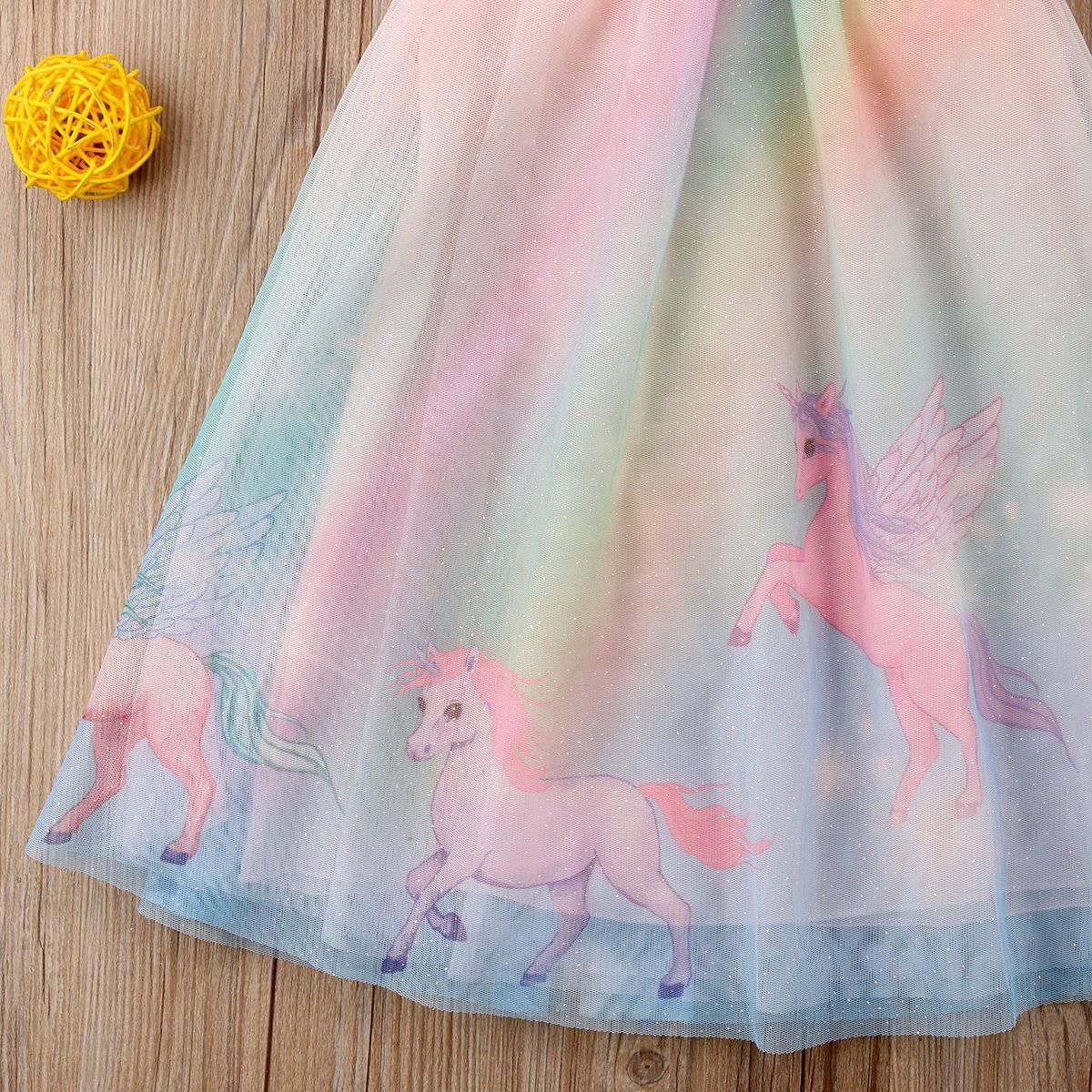Robe Licorne Couleurs Arc-en-ciel - Une Licorne